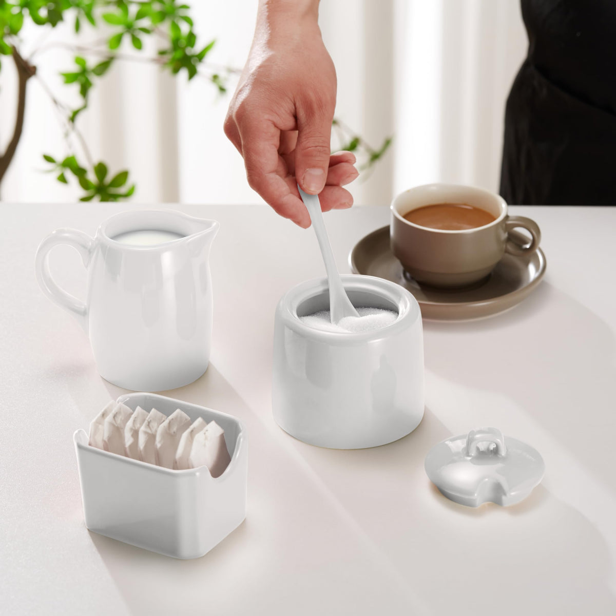 KooK sugar bowl with lid keeps sweeteners fresh and handy