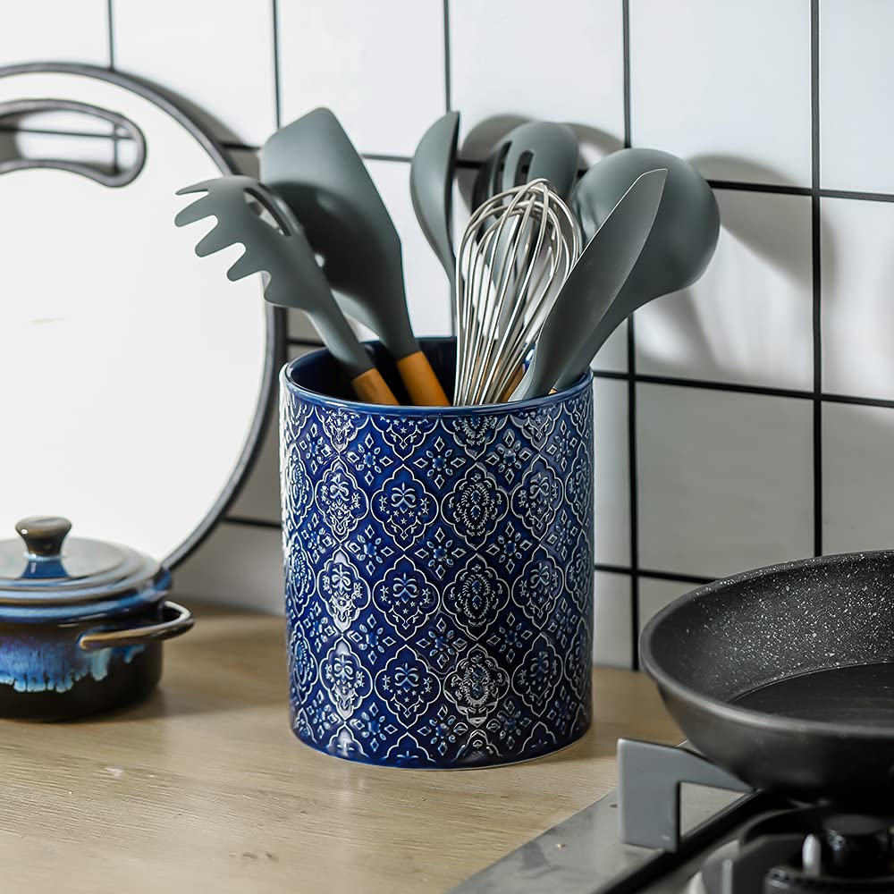KOOV dishwasher-safe utensil holder cleans easily after cooking.