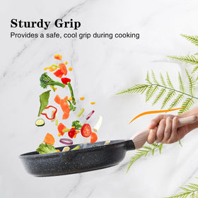 Kordisen omelet-friendly pan ready for fluffy eggs and sautéed vegetables