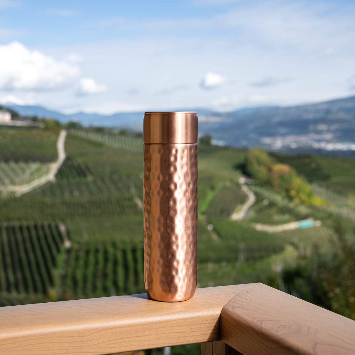 Kosdeg copper bottle unboxing highlights durable finish and thoughtful design.