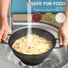 Kteniy footed design colander demonstrates stable draining without tipping