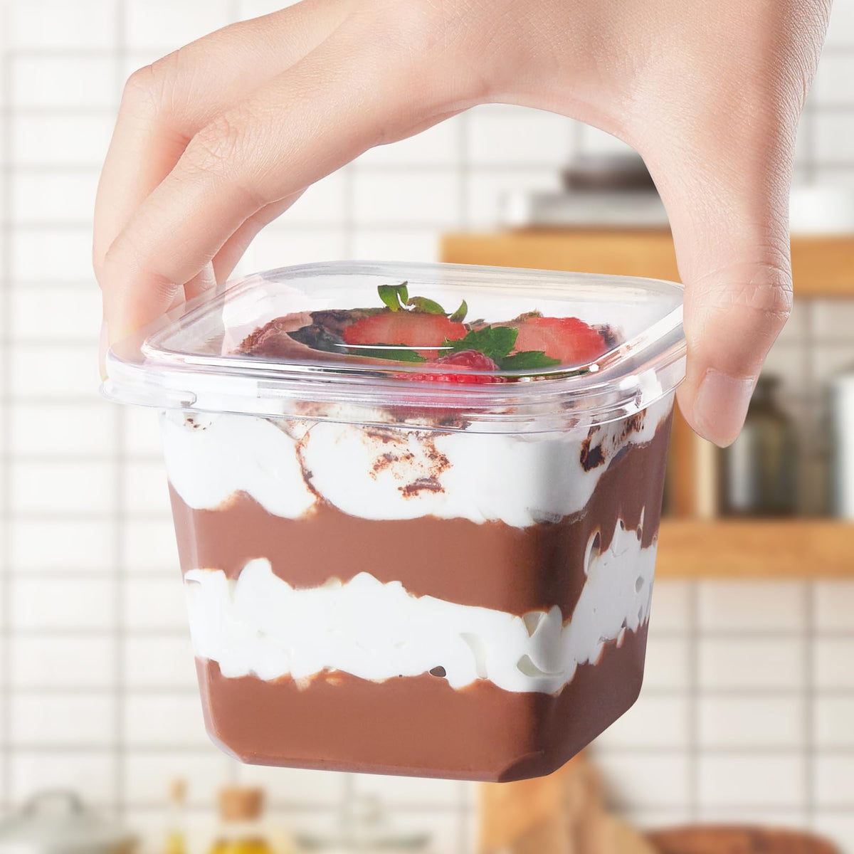 Kucoele sealing buckle lids keep desserts fresh and transport-ready.