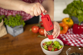 Kuhn Rikon dial to switch from fine to coarse grind.