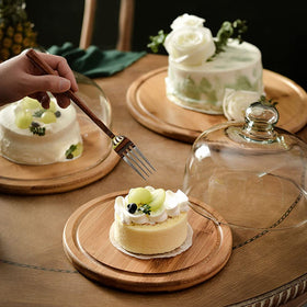 KVMORZE dessert dome lid over cakes for easy viewing and protection