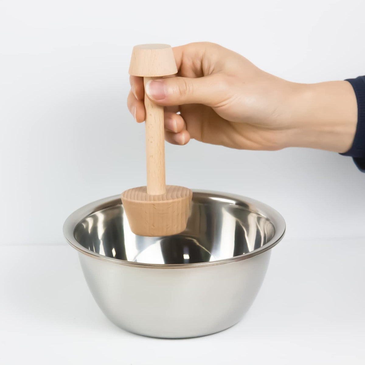 KVMORZE double sided design speeds pastry prep for two shell sizes.