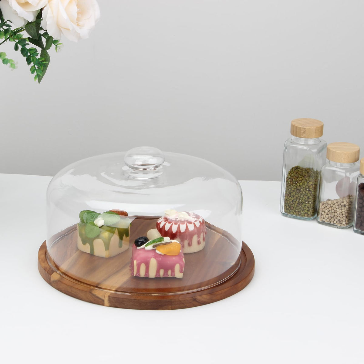 KVMORZE glass cake stand top cover showcased as a stylish display centerpiece for events.