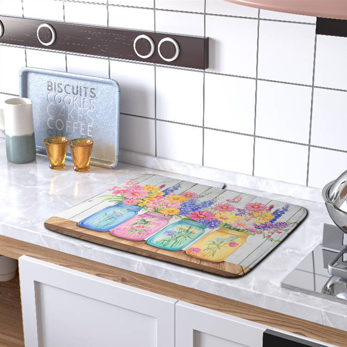 Kwlegh Daisy mat features a hanging tab for easy air drying