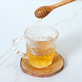 KYVANDO olive wood dipper with grooved head for efficient honey collection