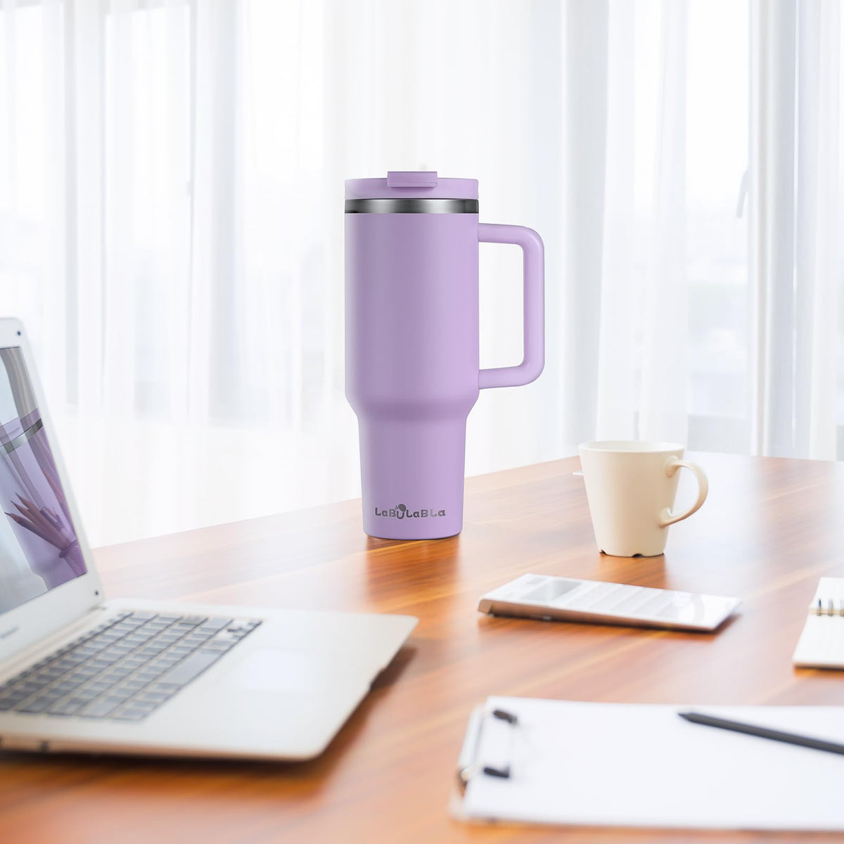 Built-in double straw on Labulabla tumbler enables convenient sipping.