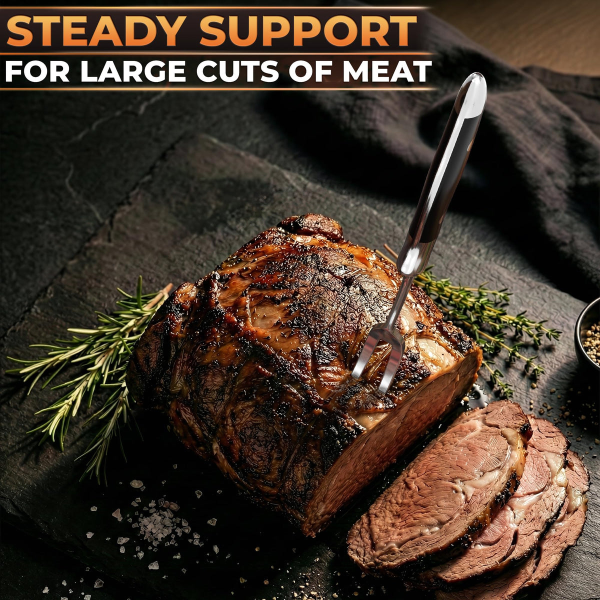 Lagarto two-prong design provides secure grip for roasts.