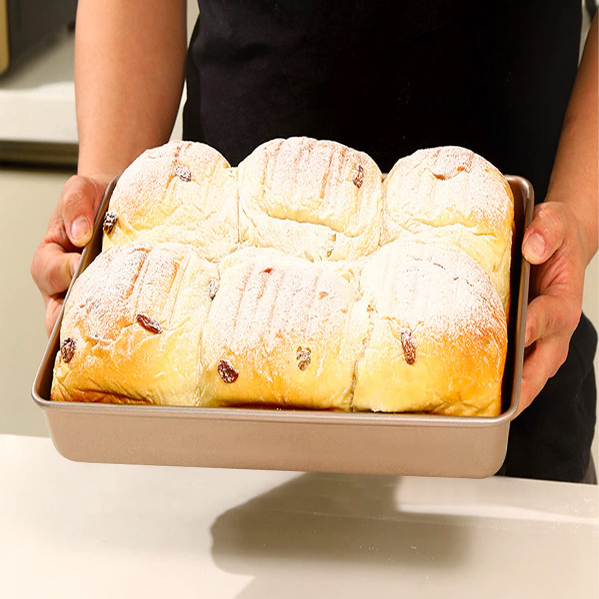 Lainrrew deep-side pan designed to contain juices during roasting.