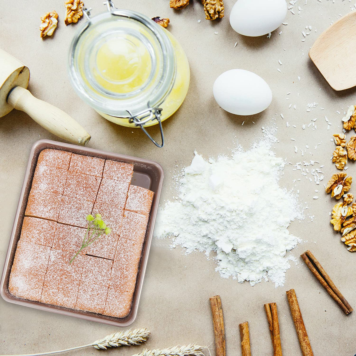 Lainrrew smooth-edge baking pan for comfortable handling.