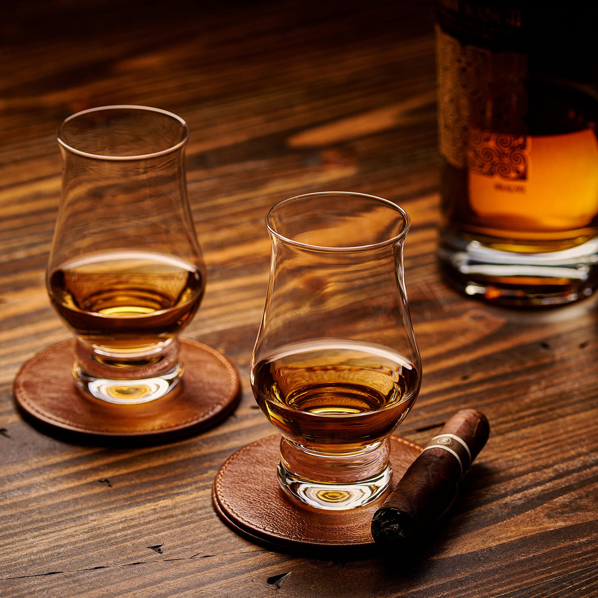 Lamarada old-fashioned style glasses highlight classic cocktail drinking experience.