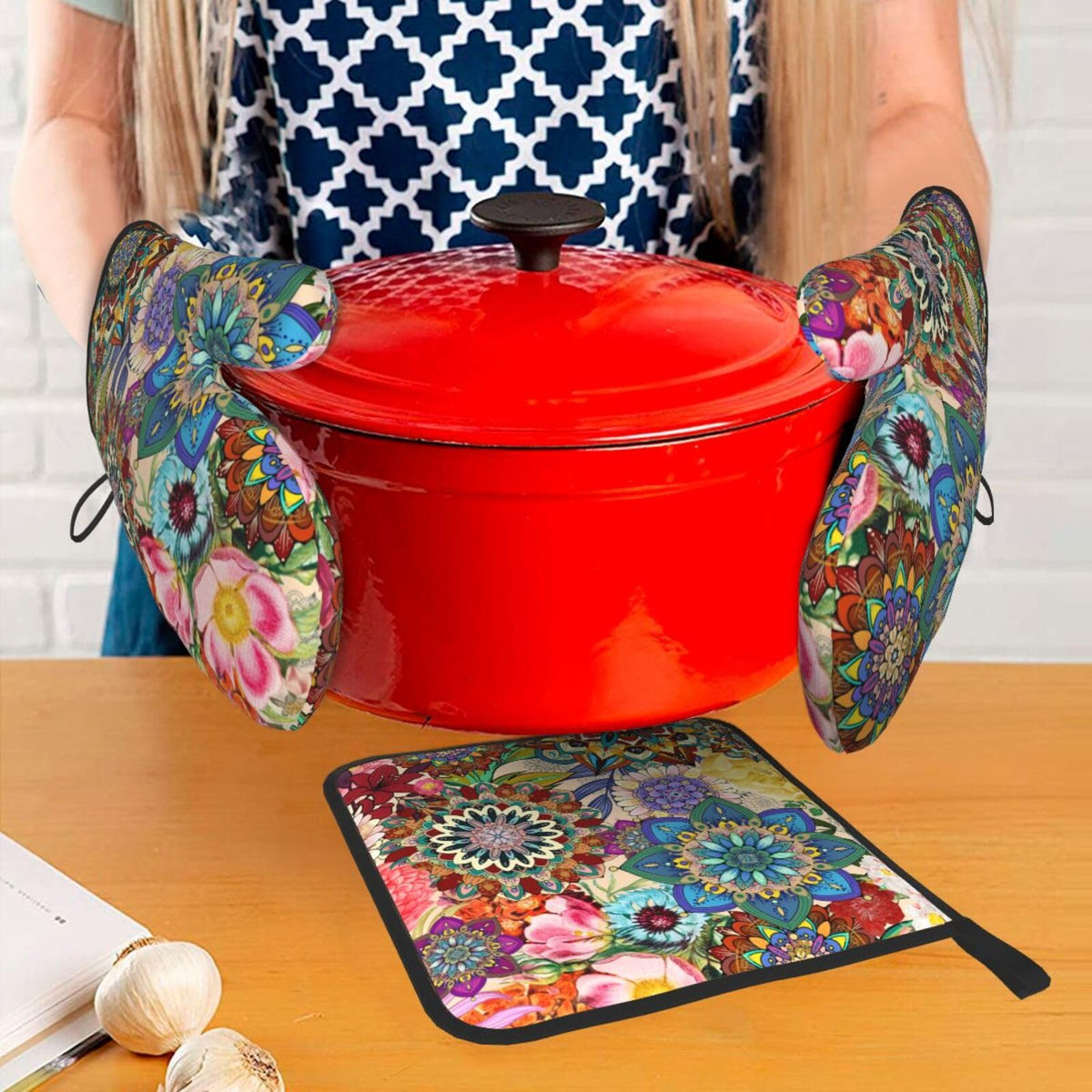 Lanaiqo Boho Floral hanging loop for convenient kitchen storage.