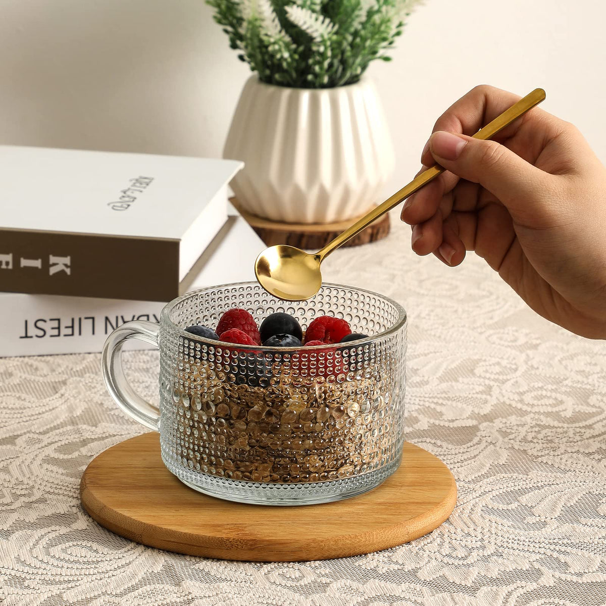LANDNEOO bamboo lids seal flavor and keeps drinks fresh.