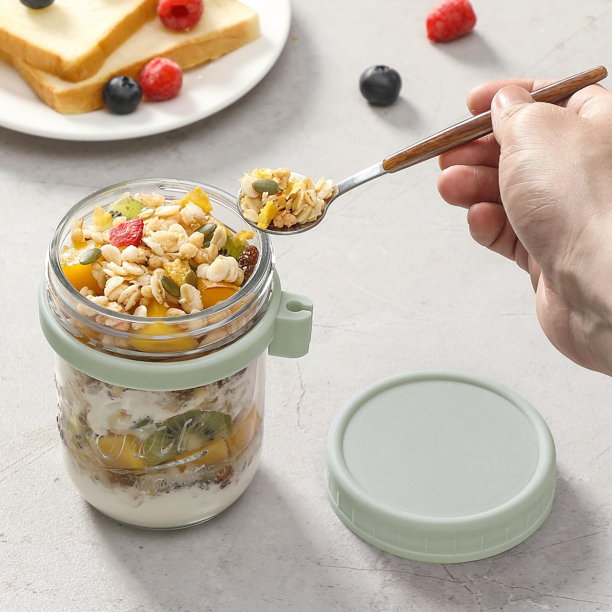 LANDNEOO clear glass jar showcases colorful oats, yogurt, and fruit.