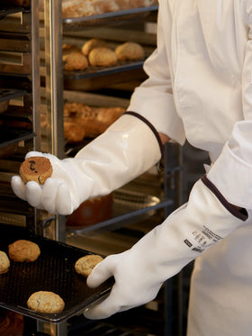 LANON Protection waterproof surface keeps hands dry during greasy tasks