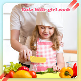 Lanties anti-slip handle keeps little hands steady while cutting.
