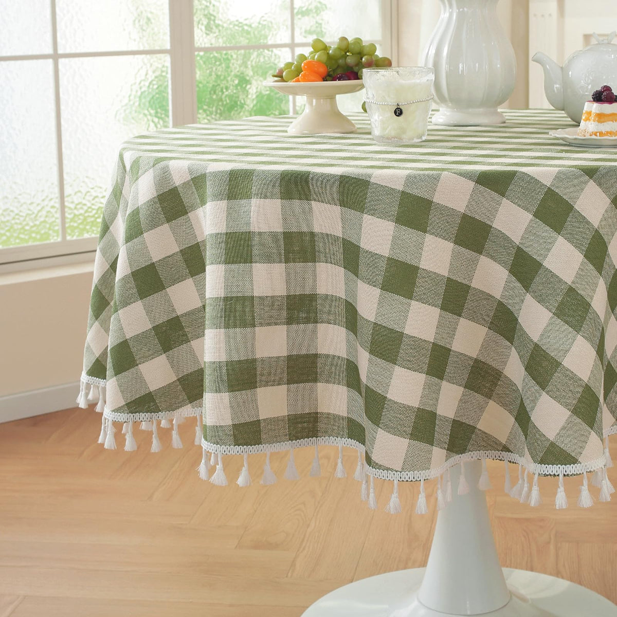Laolitou green checkered round tablecloth for cozy farmhouse dining.