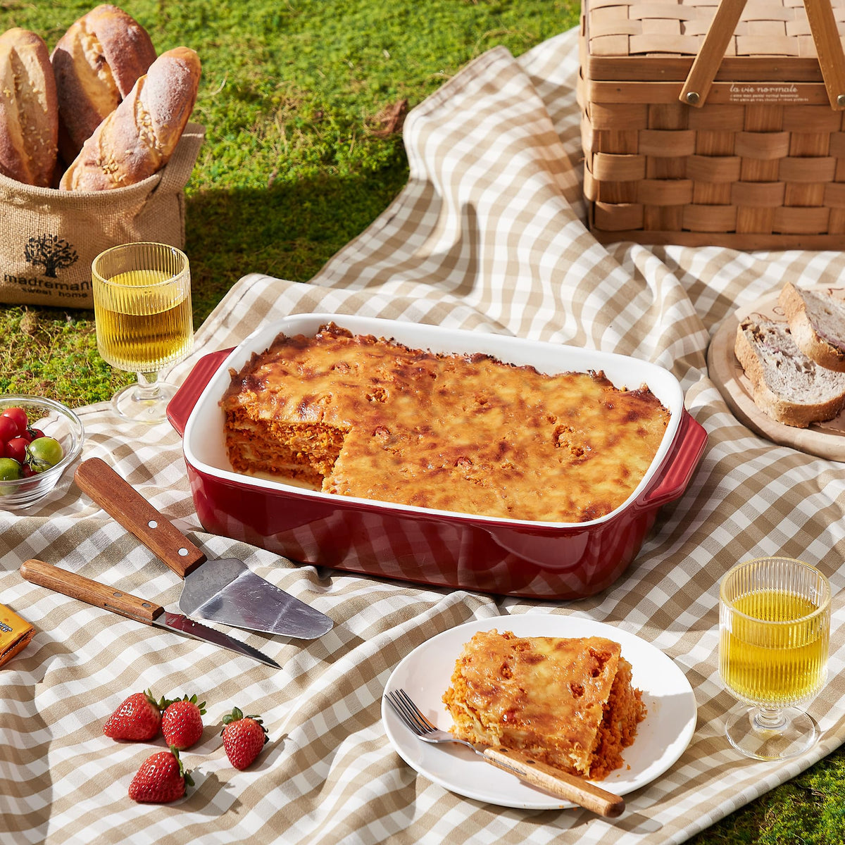 Lareina 4qt casserole with lid keeps leftovers warm and moist.