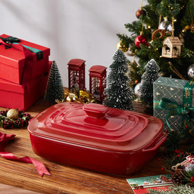 Lareina gift-ready ceramic bakeware in red for holidays and gatherings.