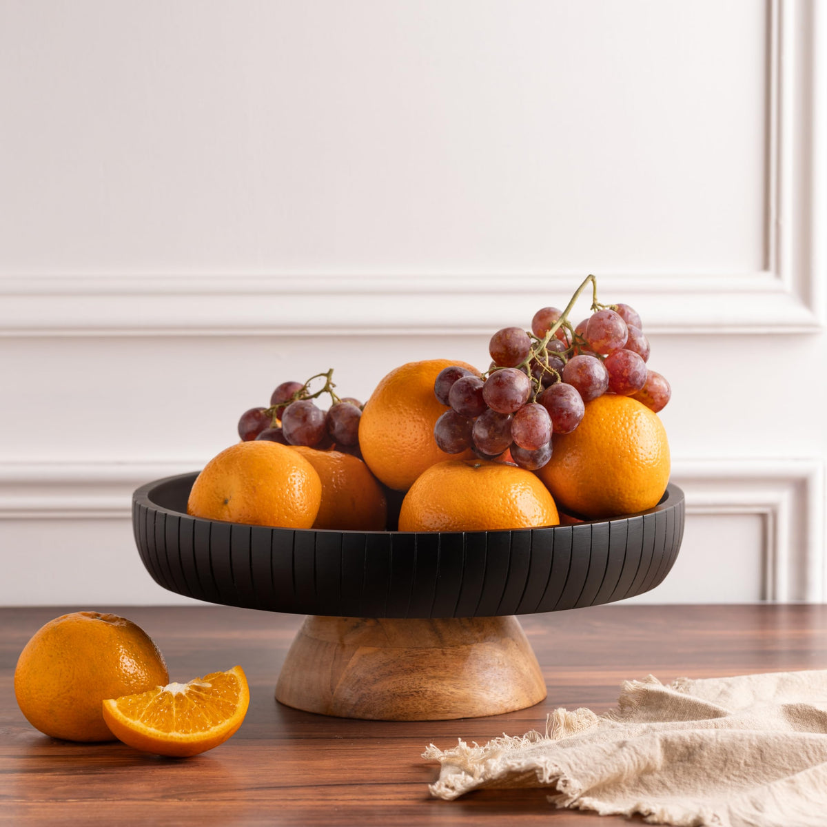 Close-up of unique engraving on the LAVAUK mango wood bowl