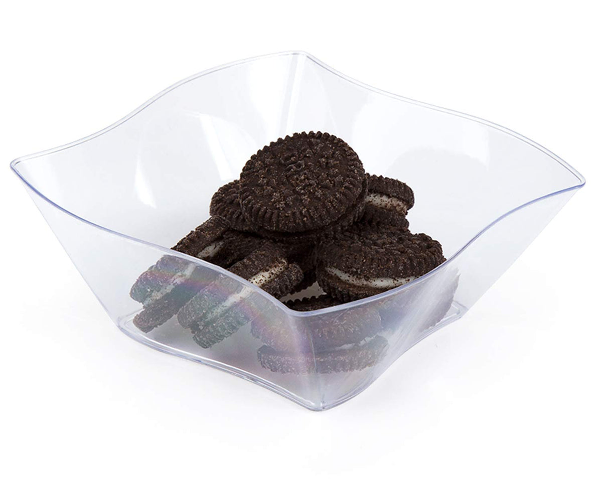 Lawei disposable spoons pair with cups for quick service.