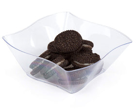 Lawei disposable spoons pair with cups for quick service.