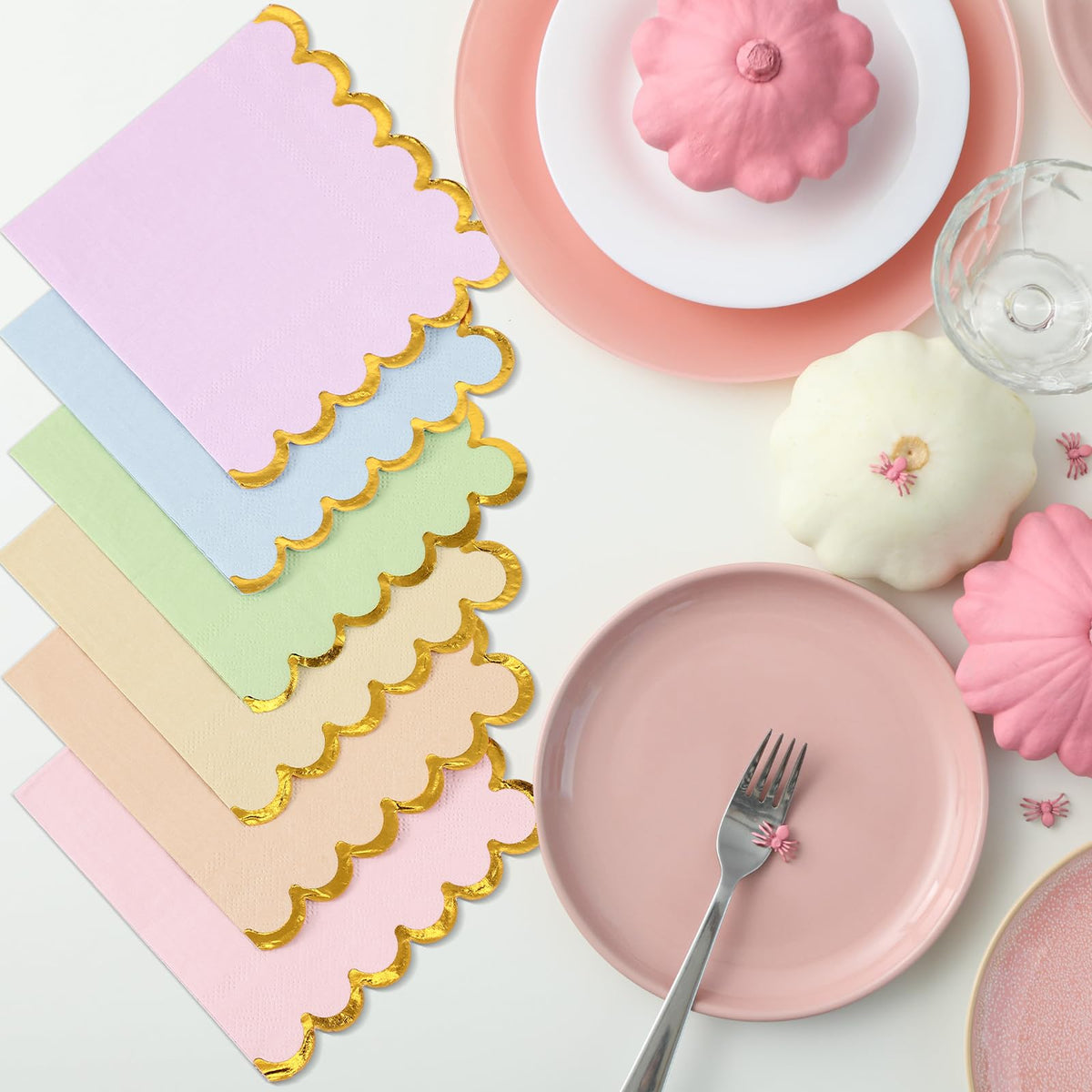 Layhit napkins highlight gold foil scalloped edge detail for elegance