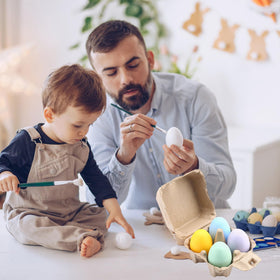 LayHyand 4ct capacity securely holds eggs during handling.