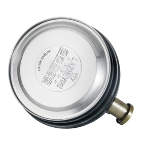 Lazneyru kettle ergonomic handle close-up highlights heat-proof coating for safe grip.
