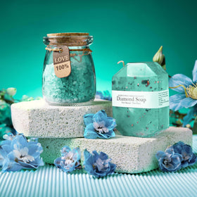 LE CADEAU bath bomb delivers a luxurious, fizzing bath moment