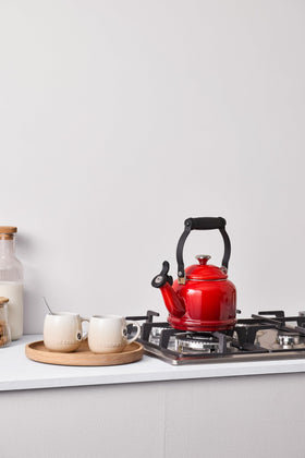 Le Creuset Demi Tea Kettle Cerise spout enables a smooth, controlled pour.
