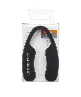 Le Creuset foil cutter showing ergonomic handle for comfortable, one-handed bottle prep.
