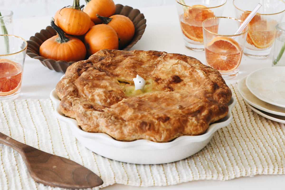 Le Creuset Heritage Pie Dish shows even heat distribution for golden crusts.