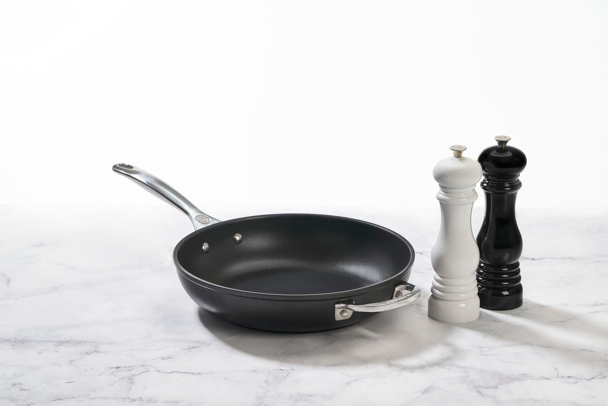 Le Creuset pepper mill in white featuring a durable ceramic grinder for smooth grinding.