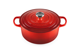 Le Creuset round Dutch oven Cerise, 5.5 qt, for slow cooking and braising