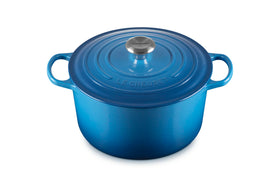 Le Creuset Signature Deep Round Oven Marseille, front view, even heat for recipes