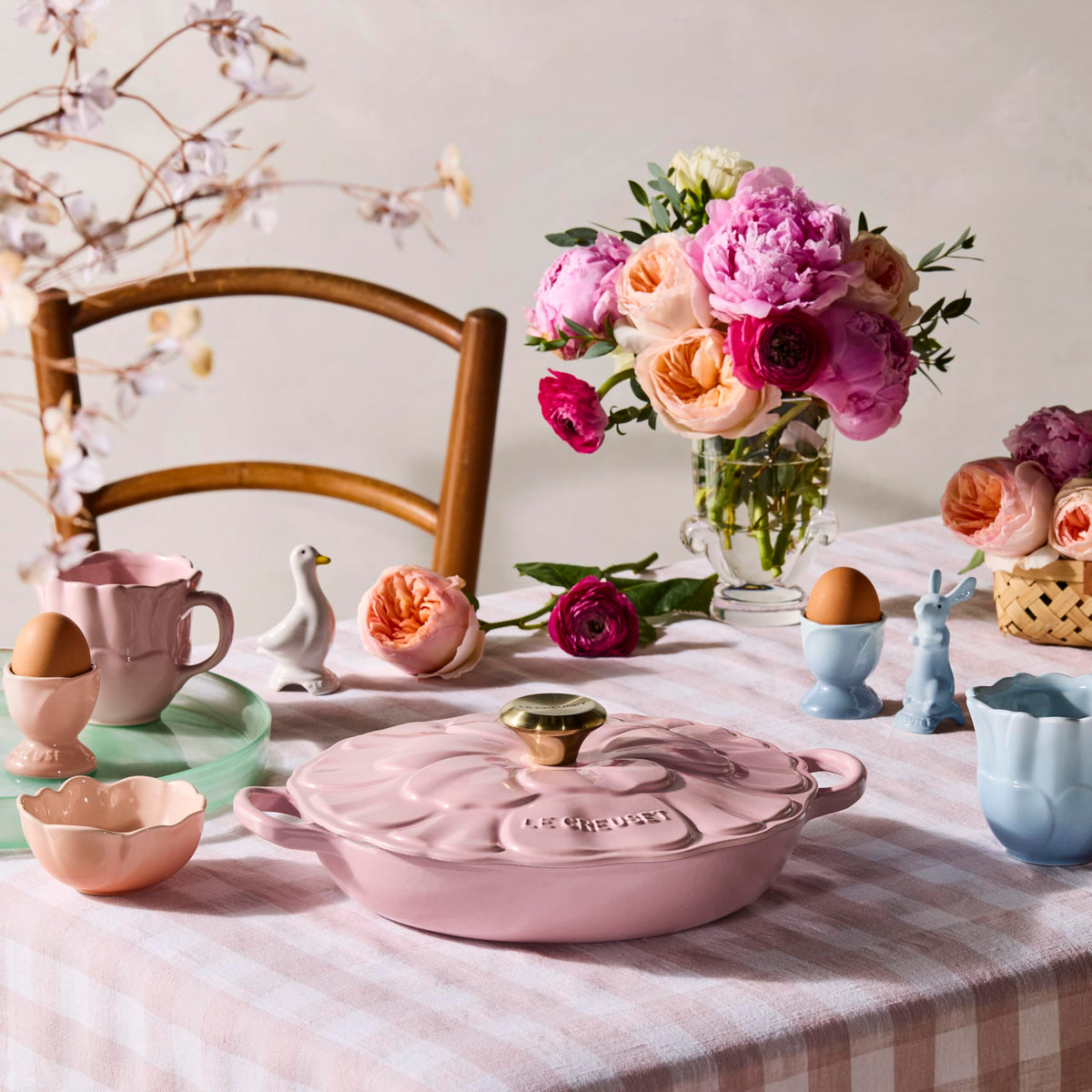Le Creuset stoneware duck pie vent bottom glaze – durable finish resists moisture and stains.