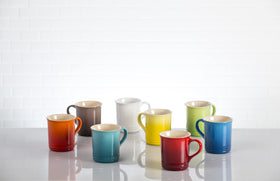 Le Creuset Vancouver Mug Peche, stacked display, easy to clean and dishwasher-safe.