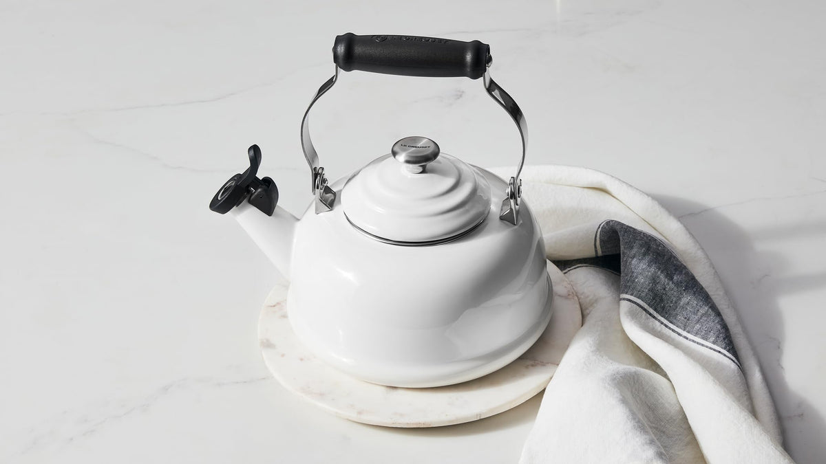 Le Creuset Marseille kettle pour spout with fixed whistle for boiling.