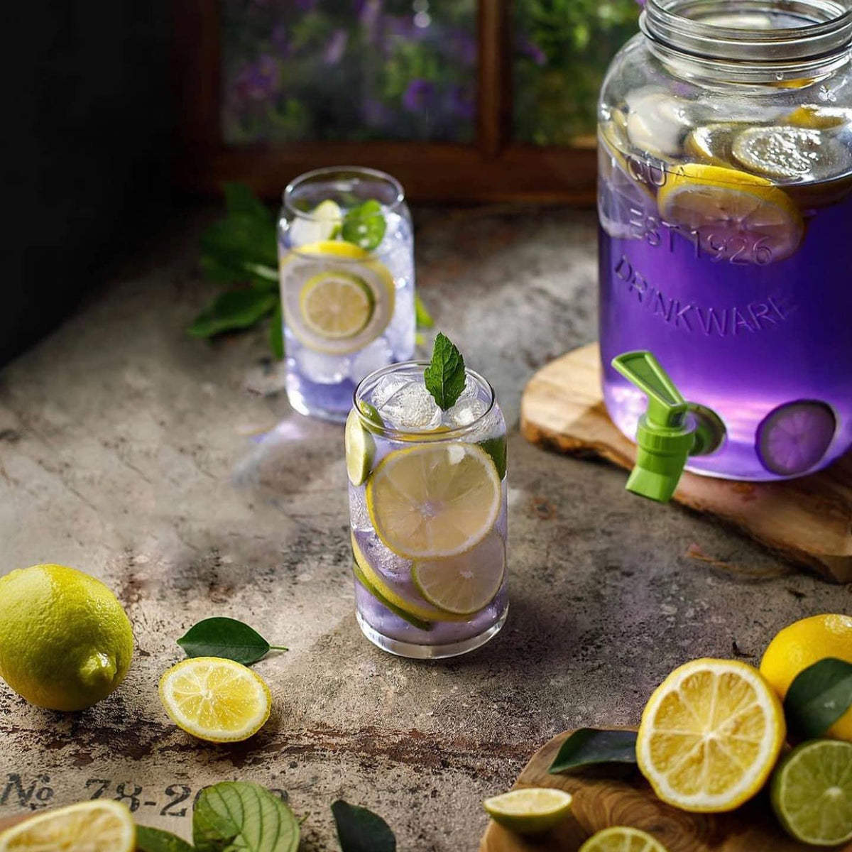 Le'raze 16oz can glass top view emphasizes contemporary can shape for parties.