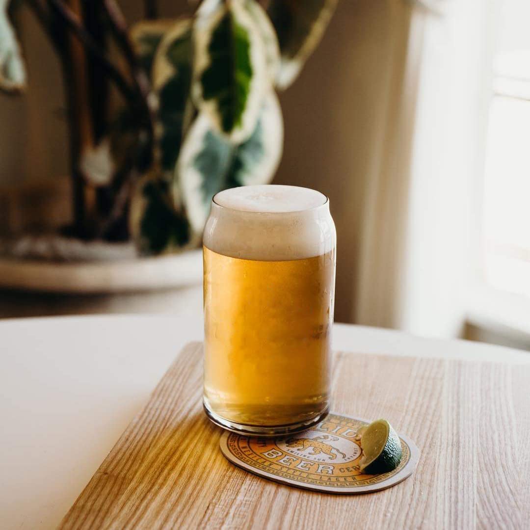 Le'raze 16oz can glasses on table ready for iced coffee and tea.