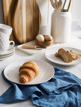 LE TAUCI Arctic White 26oz deep bowl perfect for cereals, soups, and desserts.