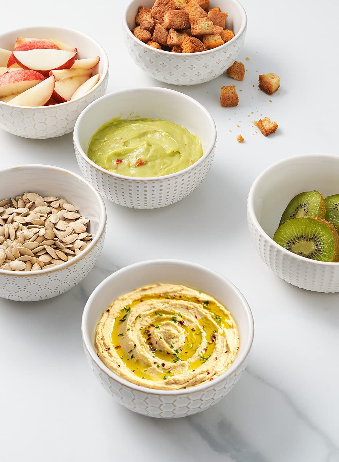 LE TAUCI Arctic white bowls feature smooth glaze for effortless cleaning.