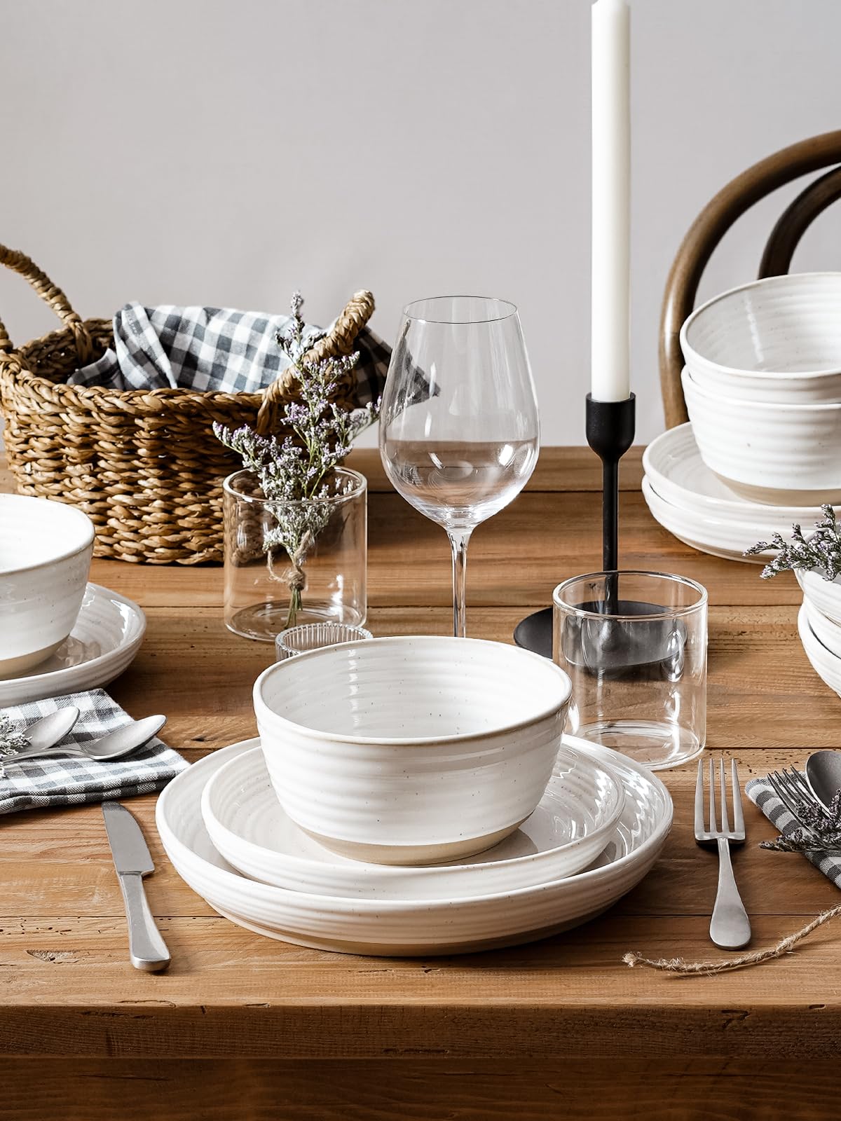LE TAUCI Arctic White bowls pair well with other dinnerware for cohesive tablescapes.