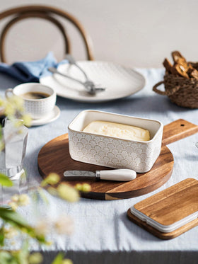 LE TAUCI butter dish with Acacia Wood lid for airtight storage.