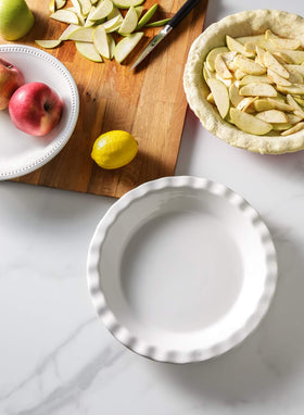 LE TAUCI durable dishware in white finish for everyday baking.