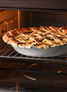 LE TAUCI fluted rim adds grip and guides for even crusts.