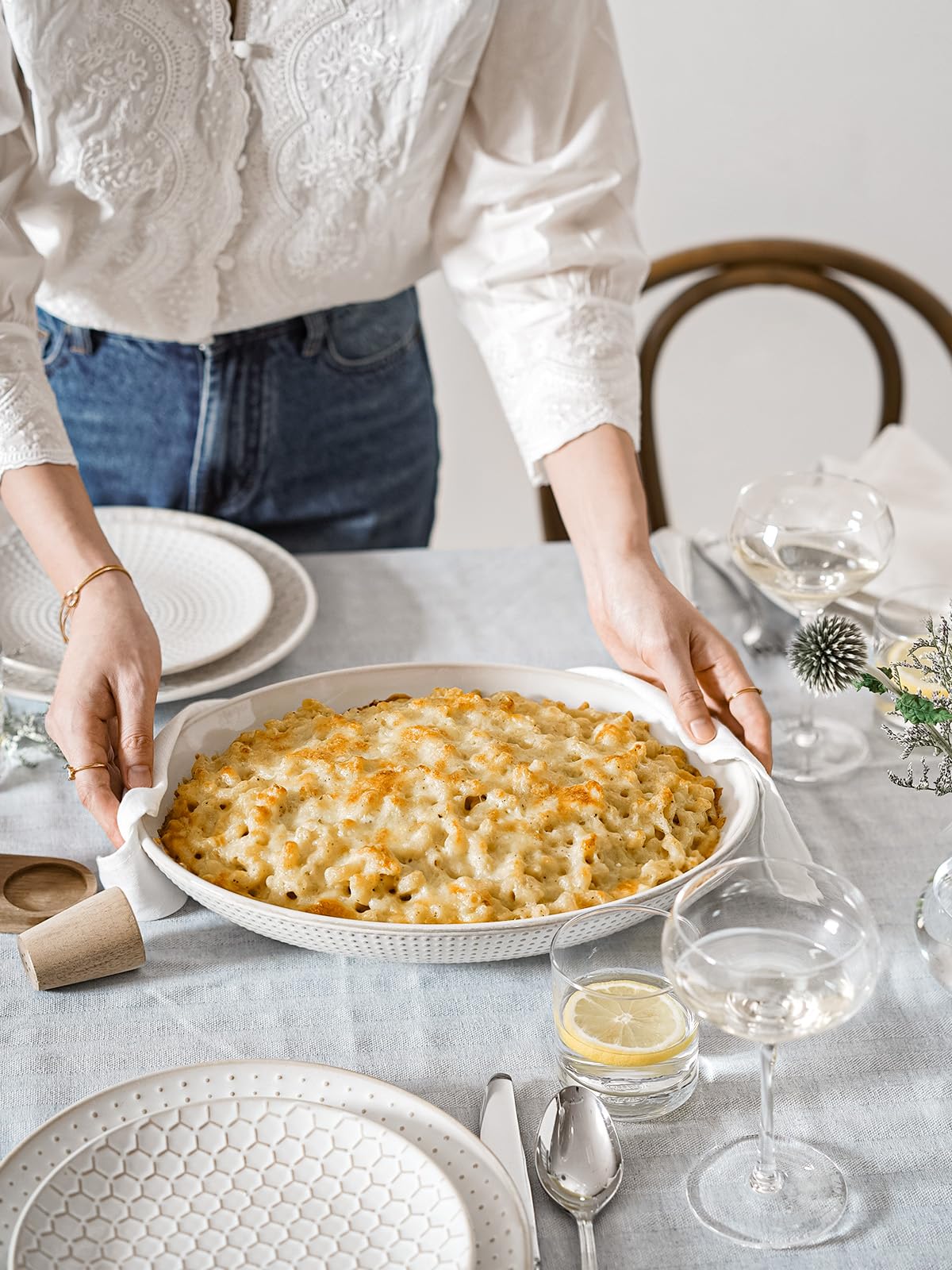 LE TAUCI 13.7-inch ceramic serving bowl ideal for pasta and big portions.
